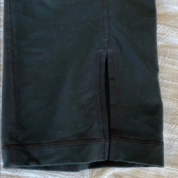 {Under Armour} All Season Crops, medium EUC - Picture 5 of 6